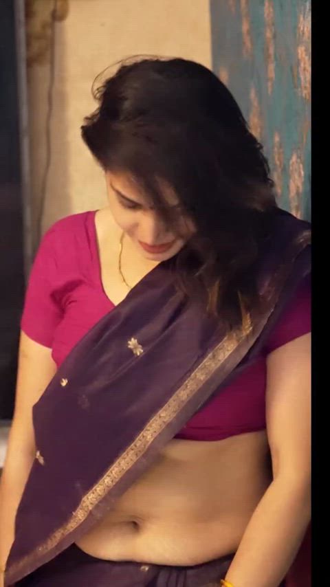 Ajeeta Kar navel in saree