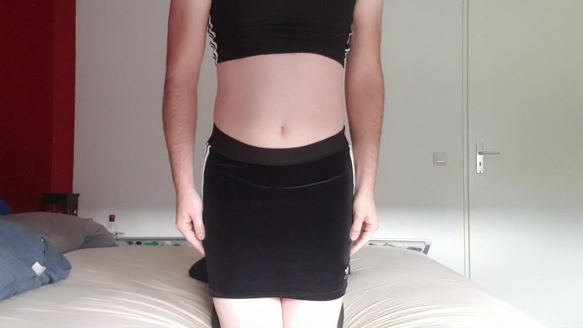 Let's make a deal? If mine is bigger I top... If yours is bigger you top😏