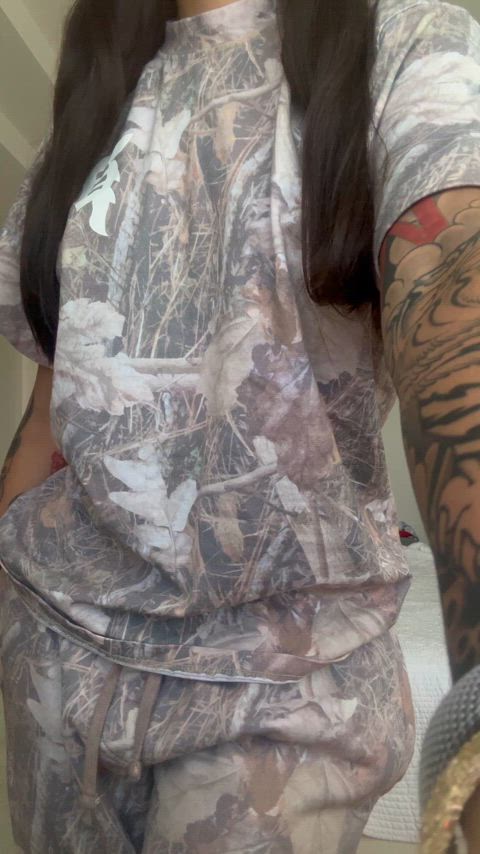 Literally can't see anything in this post and then bam! Titties