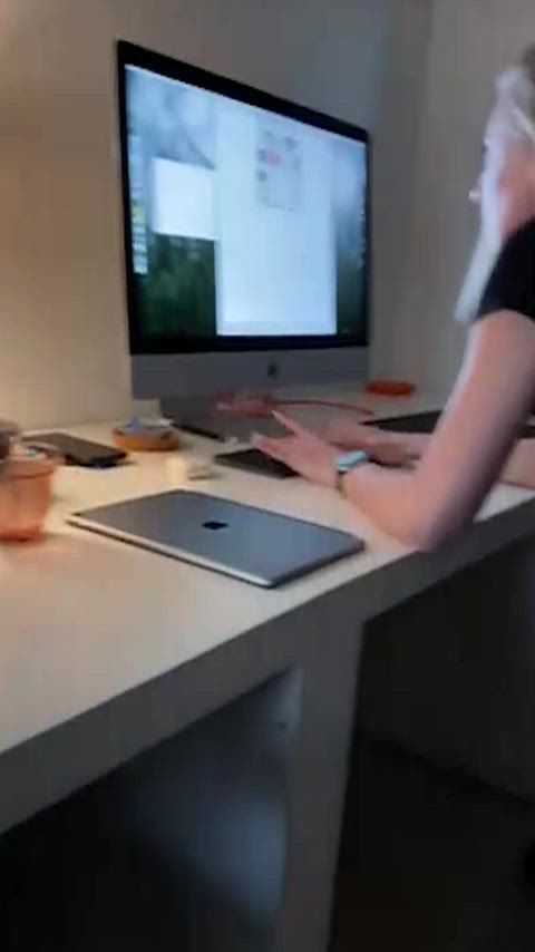 she wont even remember her name after getting her legs shaked like that