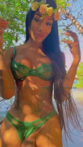 @sweetlaurasaenz