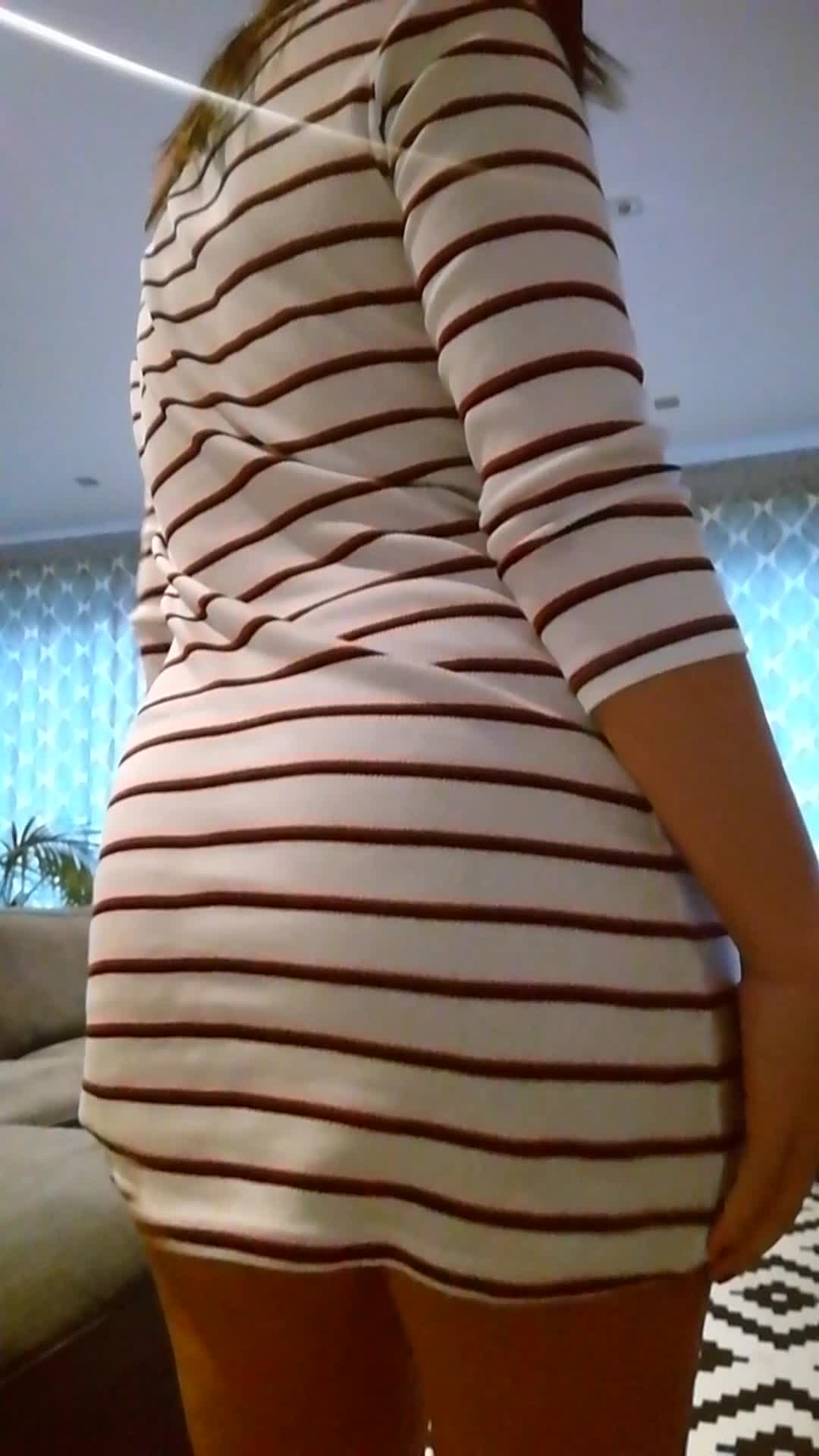 Ok, Let's start with the backside. Do you like my booty? Now, wait for the titty side ;)