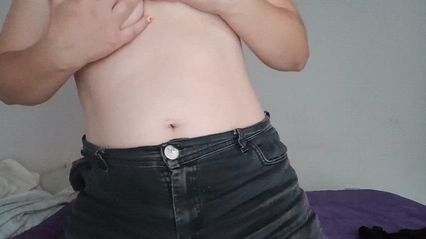 Happy morning with my tits and my jeans for you
