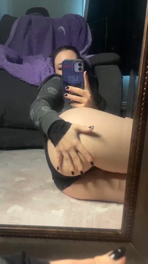 Watch me spread my ass (and my hole) and free this big toot 🥵🙈