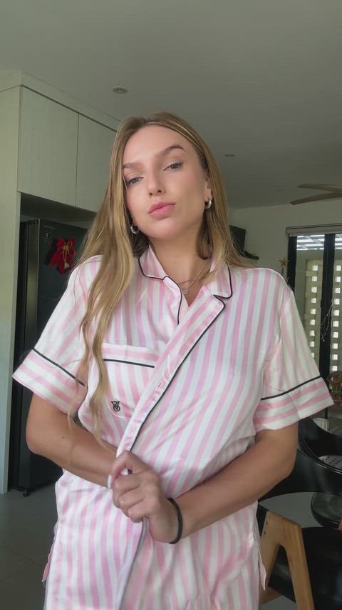 Amateur Big Tits Boobs Bouncing Tits Cute Natural Tits OnlyFans Tease Teen Titty Drop Porn GIF by sandra_hot