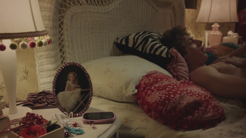 [1080p60fps] Shameless S02E02 (2012) - Laura Wiggins