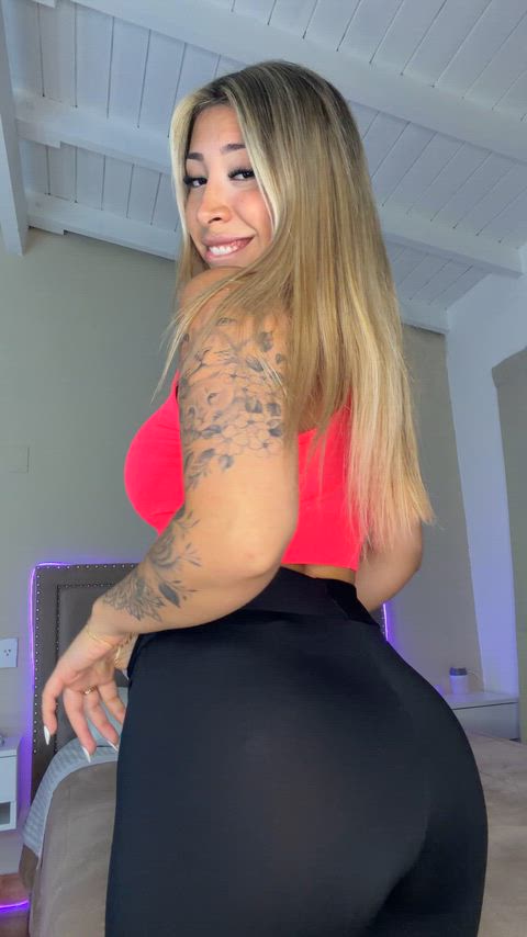 Help me squeeze, it’s soo tight