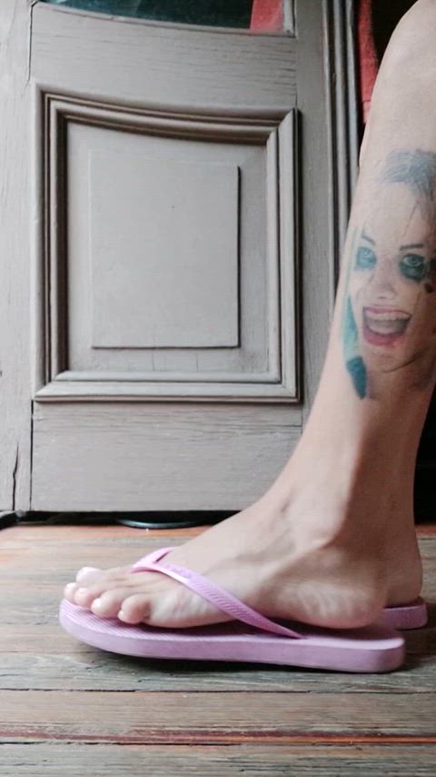 It's a rainy day, sheltering my feet while i sing 🤭🥰 I don't think you'll see me like this again... be grateful and deserve it ⛓💲💸 thumbnail