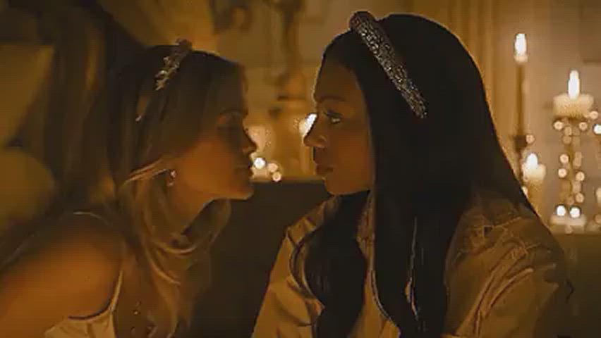 Sarah Catherine Hook and Savannah Lee Smith Lesbian Kissing scene in Cruel Intentions Episode 4 (2024)