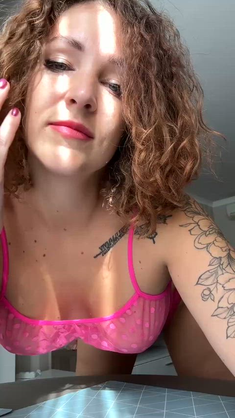 When motion becomes seduction