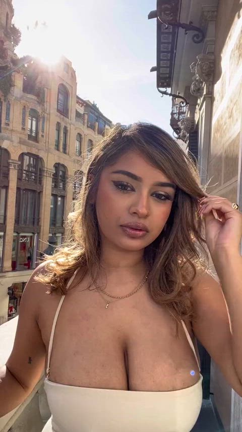 She just loves the attention😮‍💨🔥