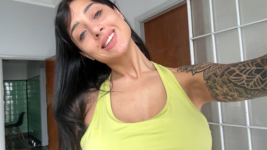 I wanna know if there’s any older guy here willing to fuck me