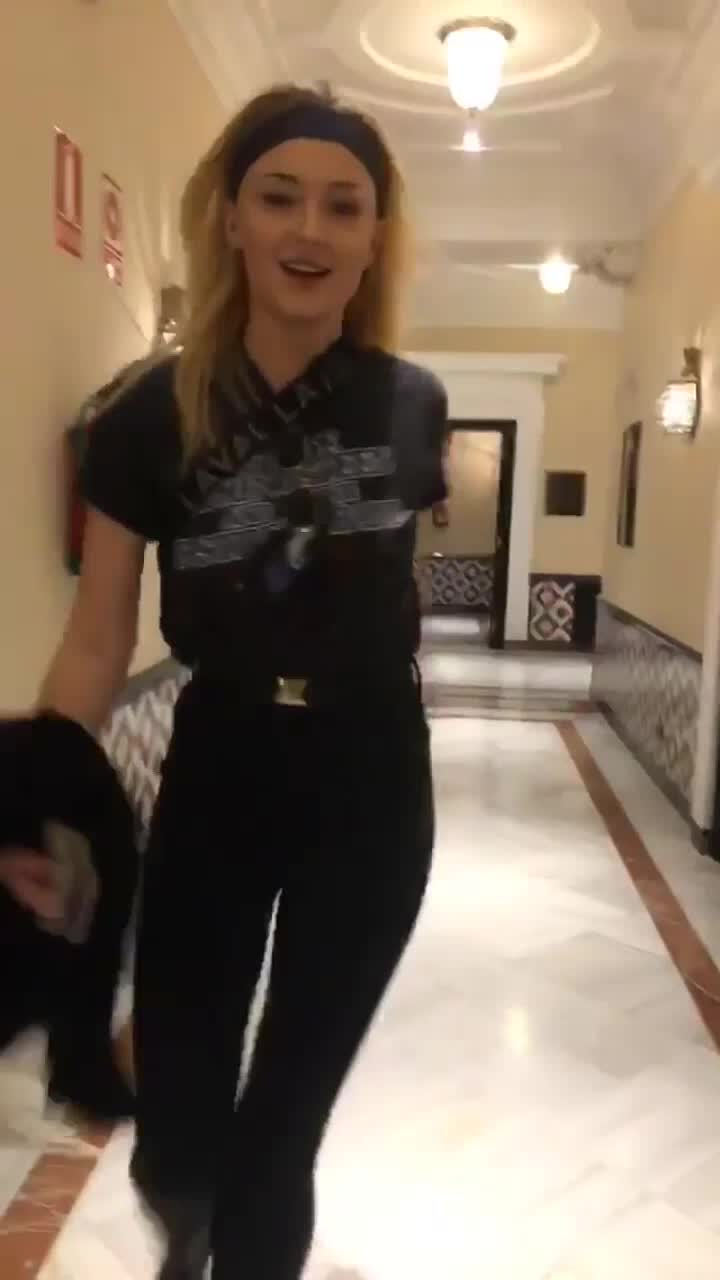 Sophie Turner showing off her ass.