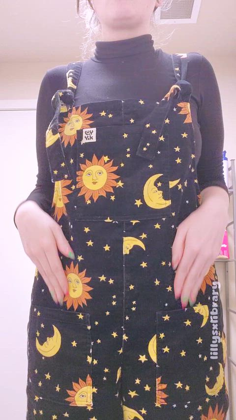 Surprise! This librarian has a thick bush ;)