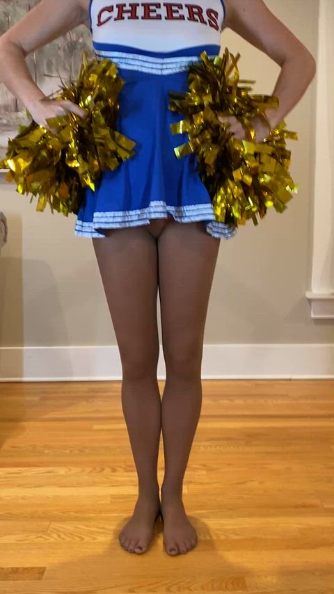 📣 Some Pantyhose cheer for a boring Monday 📣 ❤️