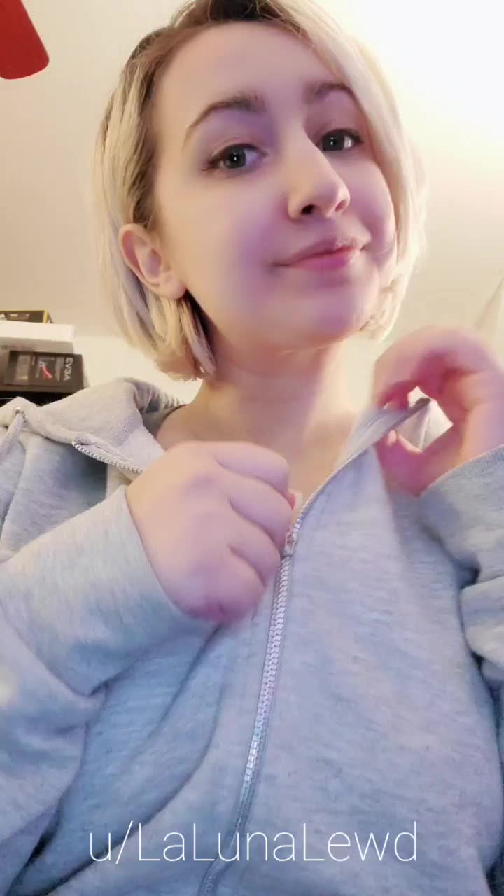 Monday Motivation: Boobs Reveal in a GIF
