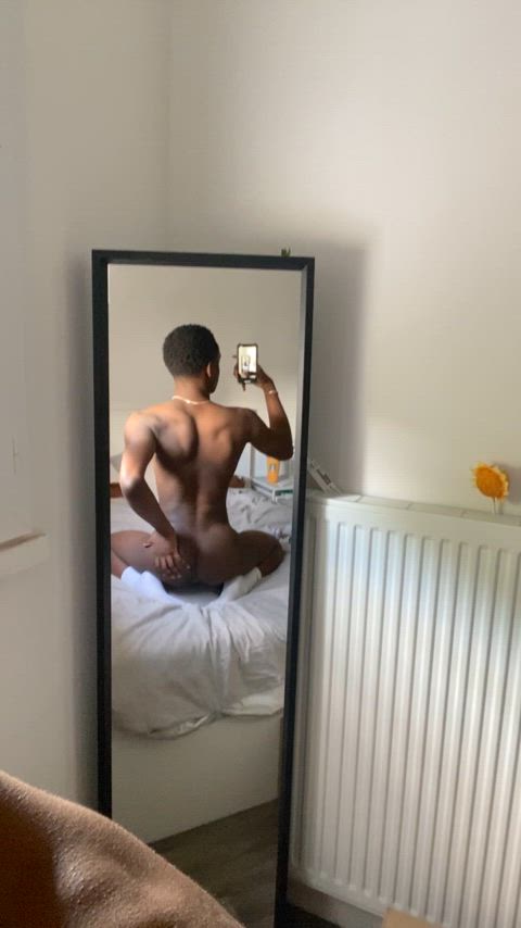 18 hmu with a pic :)