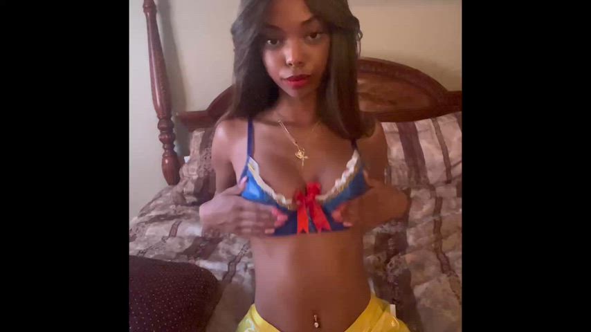 This fairytale gets filthy fast 😉🍎