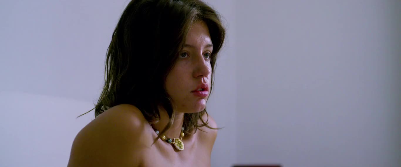 Adele Exarchopoulos & Gemma Arterton - Orpheline