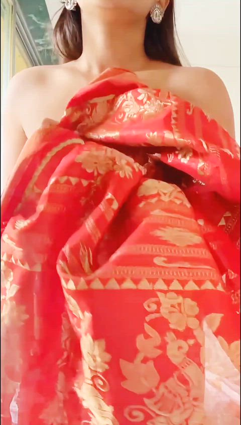 I forgot, how to wear a saree 🙈 can anyone help? 🥺