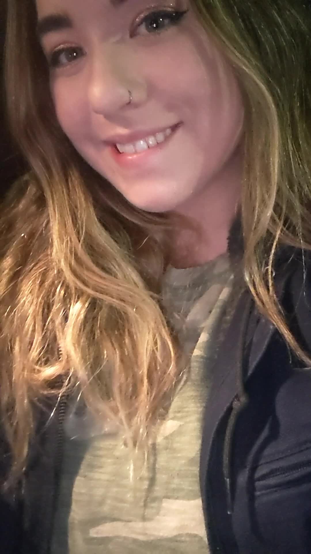 i wonder if anyone got a peek at the girls 🥴😜