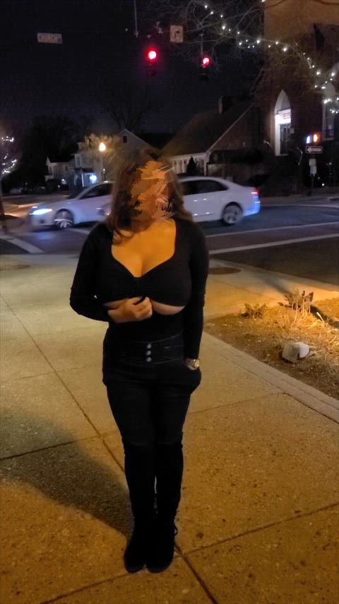 Flashing my titties to drivers