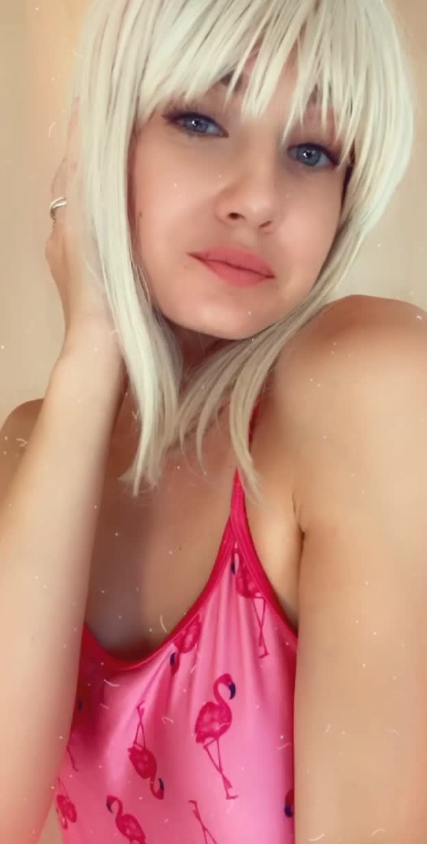 blonde hair and blue eyes 🐝👁