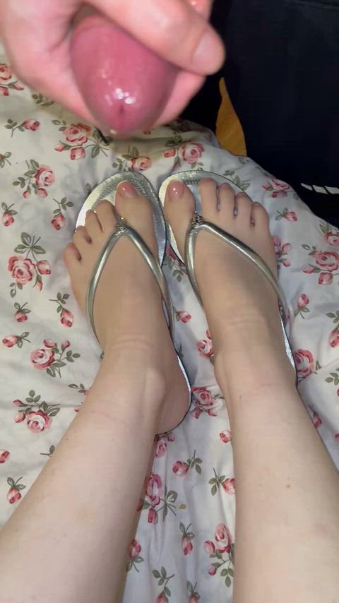 Footjobs, photoshoots of my Ex’s feet & fucking her sandals OnlyFans: FeetwBenefits thumbnail