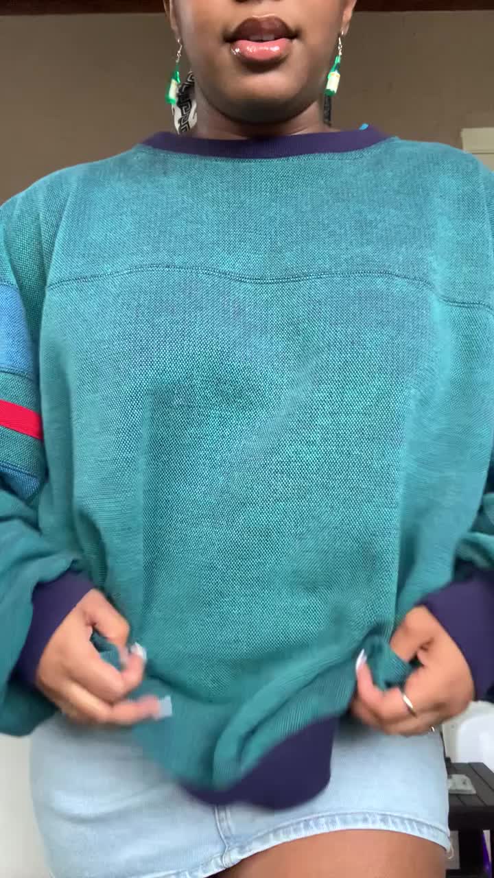 just a cute little titty drop for ya saturday 😝