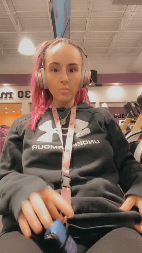 It’s not a proper workout until my tits come out [gif]