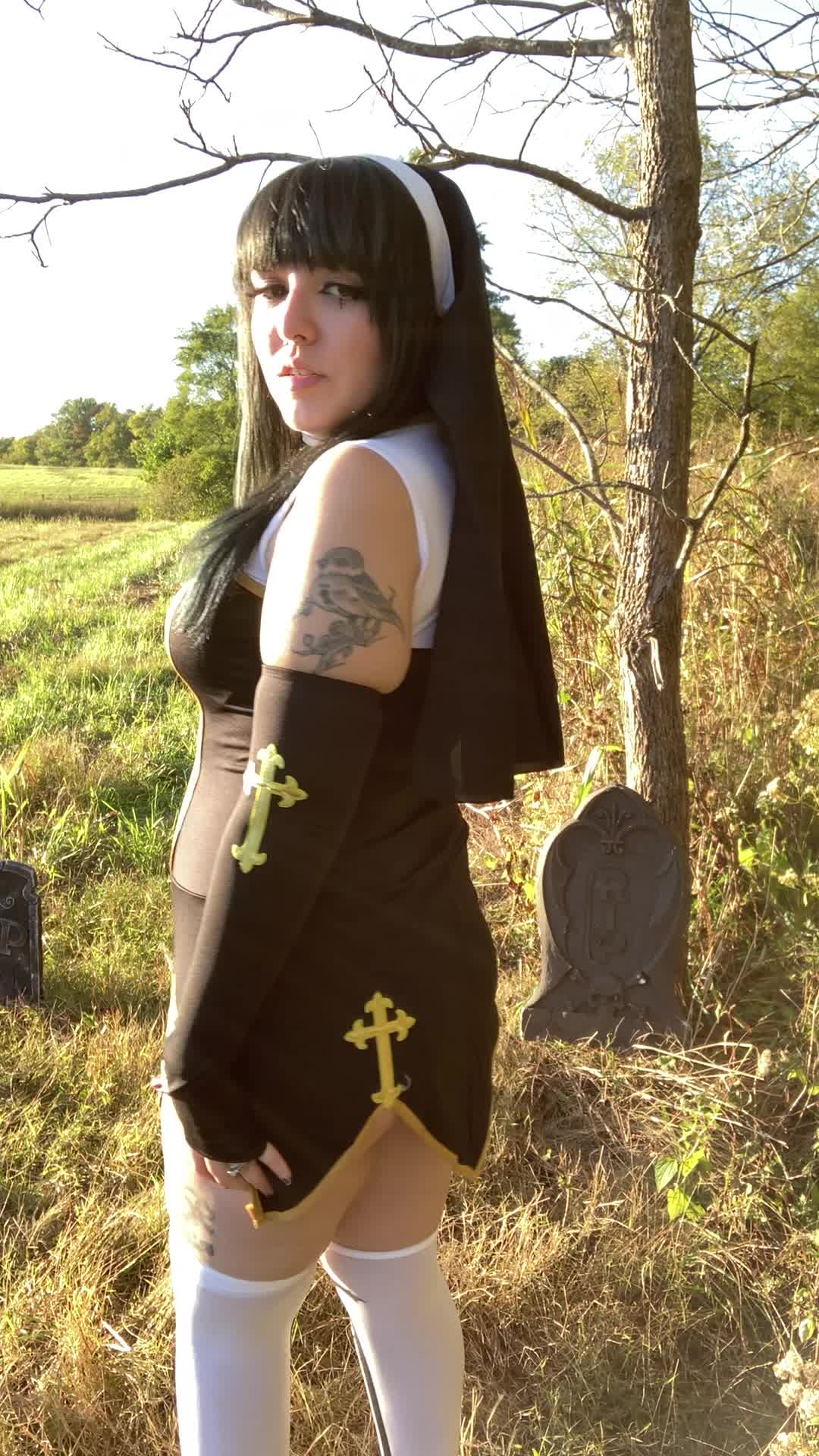 Wanna worship on my altar? 🖤