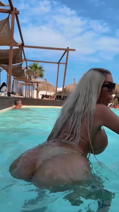 How is he not looking at me?