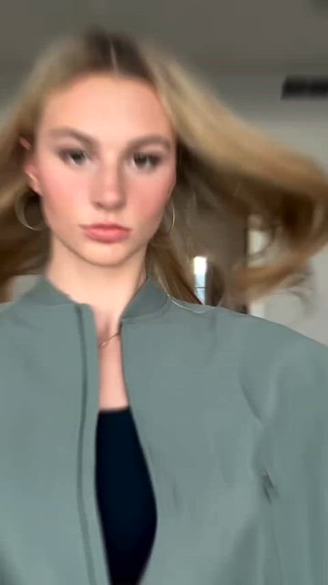 Summer McIntosh - Canadian Swimmer