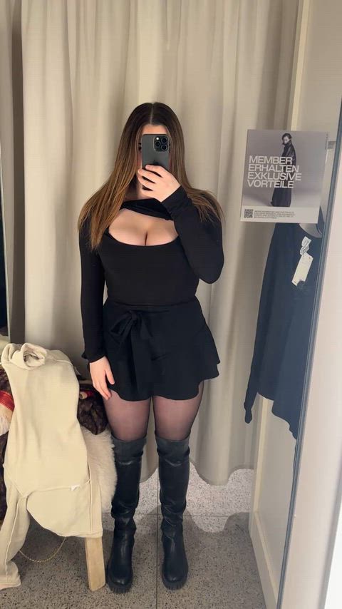 Schleich dich schnell rein und du bekommst den geilsten Tittenfick deines Lebens!🤭🥵