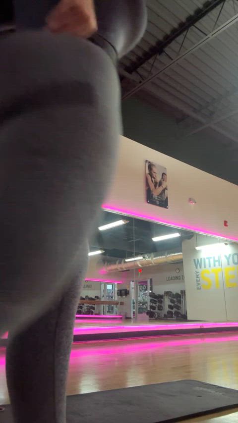 I love how my ass looks in yoga pants
