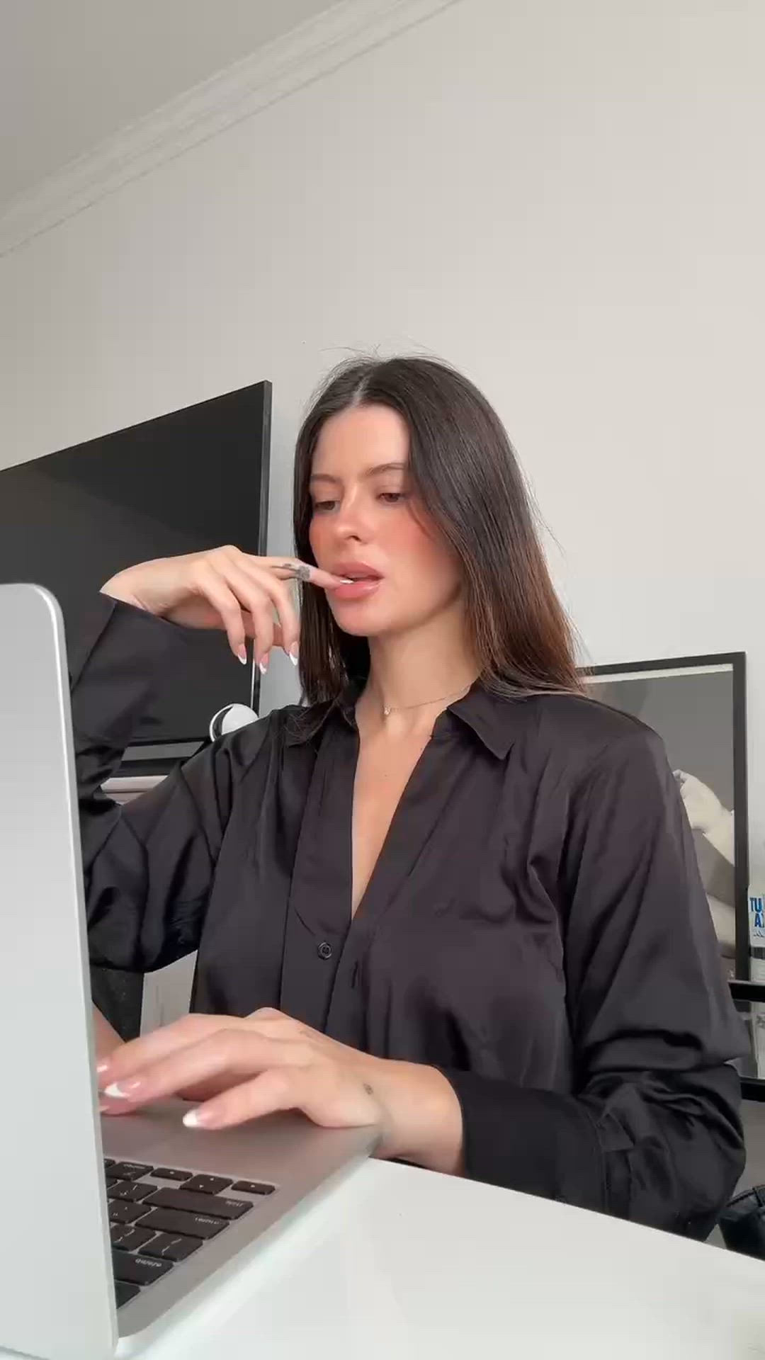 I should be studying but I love showing titties