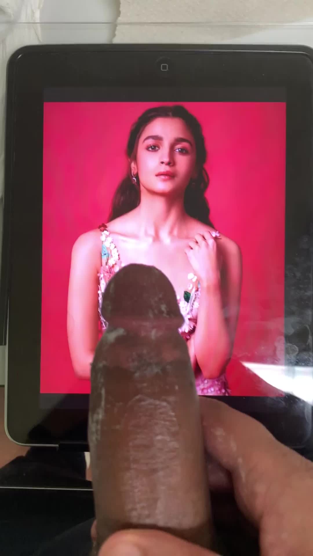 Alia Bhatt takes it in the butt!