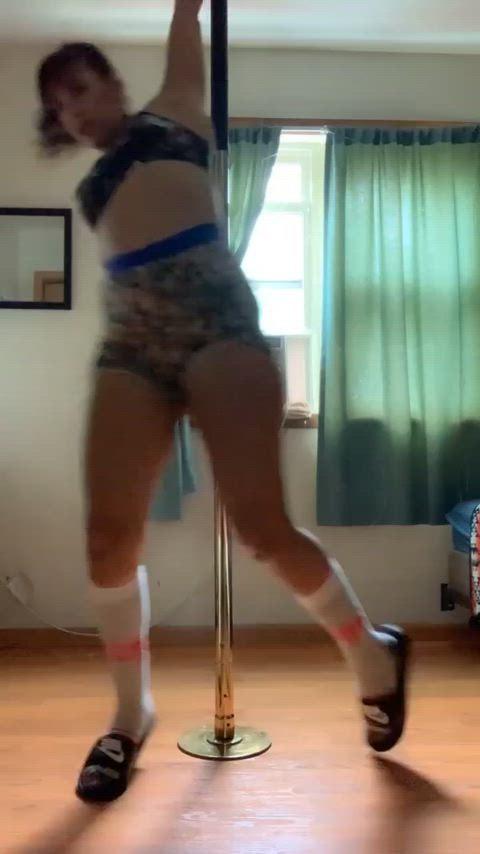 Did u know I can do pole tricks? I can do it all babe lol