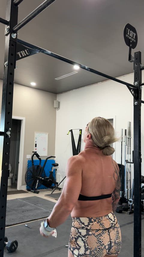 dare to test my muscles in bed?