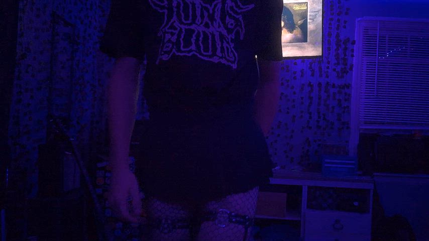 do ya'll fw the mini skirt? :3