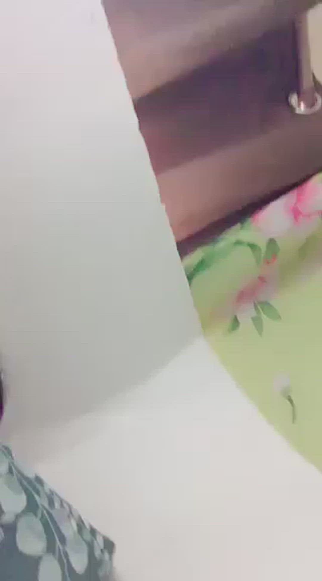 Ohh my pussy is so wet n horny!!