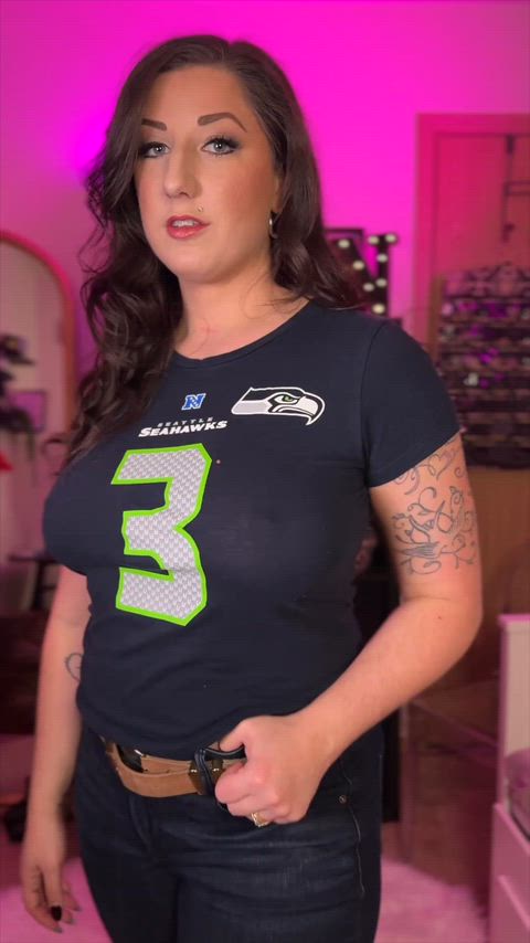 If you agree the Hawks are the best team, you have permission to look at my tits