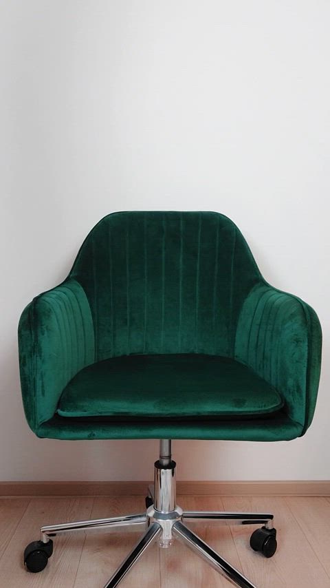 Be my work friend and let’s fuck during lunch