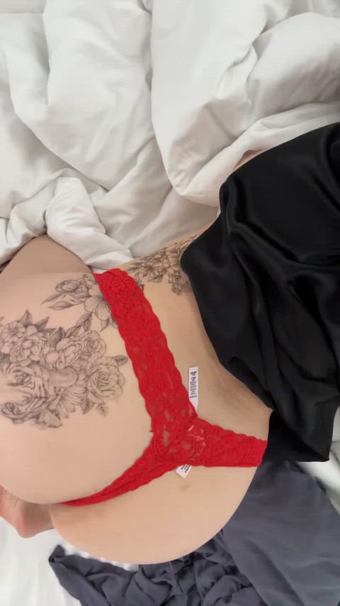 Looking (f)or big dick to shake this ass on 🥵