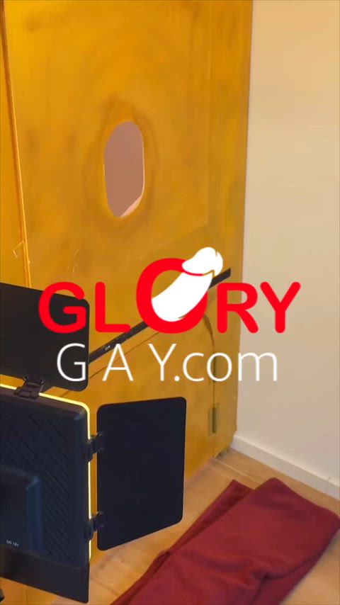 Young guy with super long cock face-fucks my throat until he cums. A hot young stud with an insanely long dick destroys my mouth and throat-fucks me hard until he blows. In the end he shoots a huge load straight down my throat – you see me swallowing every drop! Viel Erfolg beim Hochladen! 😈 thumbnail