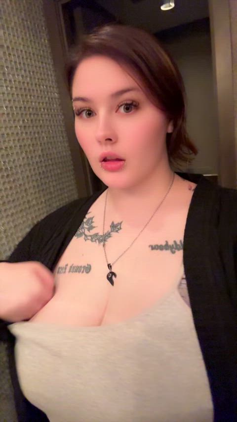 goth gf likes to fuck in public