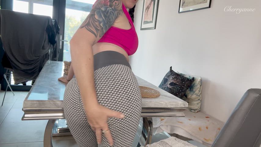 Mature booty .. get it on telegram cherryann_e