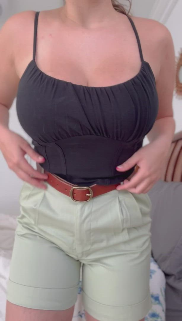 does anyone here actually enjoy sucking on nipples? (19f)