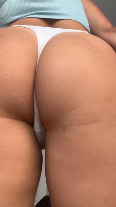 Imagine this ass smothering your face… would you lick or just struggle for air?