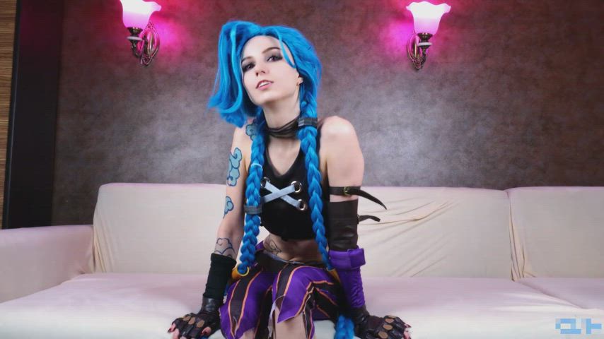 Jinx peels off the layers (Lina Moore)